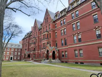 Cuánto cuesta estudiar en Harvard
